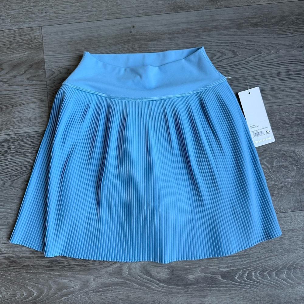 NWT Yogalicious Size XS Light Blue Pleated Athletic Skirt w/ Shorts and Pockets